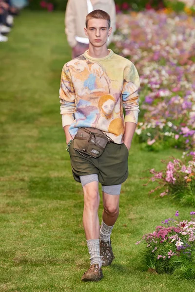 Look 27